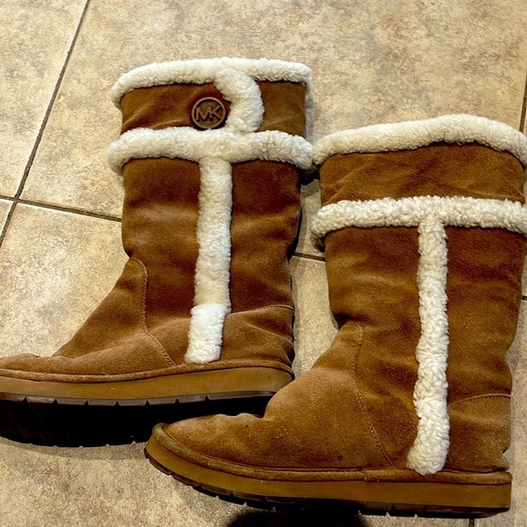 👢MK Fur Trimmed Boot - Picture 2 of 8